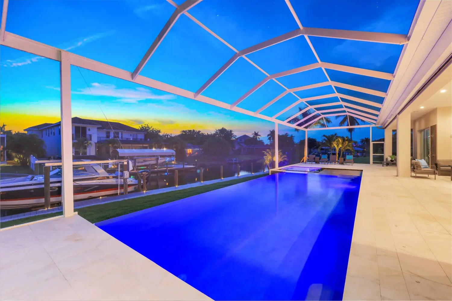 Der Pool von vj