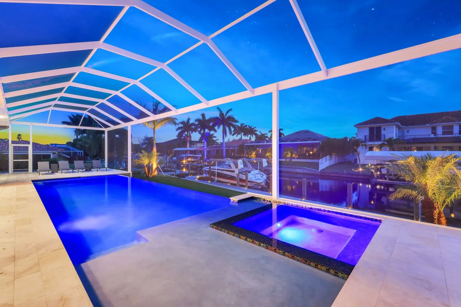 Der Pool von vj